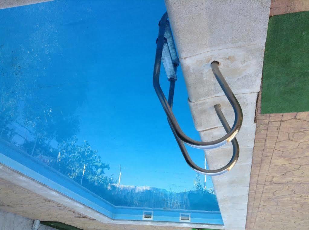 Vila Casa Pepita Cacin Exteriér fotografie
